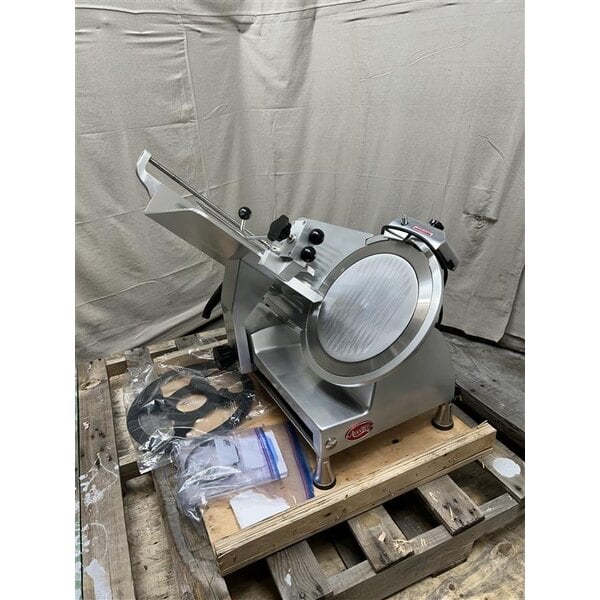 Scratch and Dent Avantco SL713MAN 13" Medium-Duty Manual Gravity Feed Meat Slicer - 3/4 hp