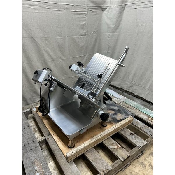 Scratch and Dent Avantco SL713MAN 13" Medium-Duty Manual Gravity Feed Meat Slicer - 3/4 hp