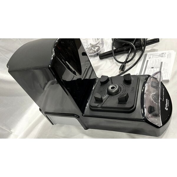 Scratch and Dent Vitamix 5205 XL 4.2 hp Variable Speed Blender with 1.5 Gallon Container - 120V