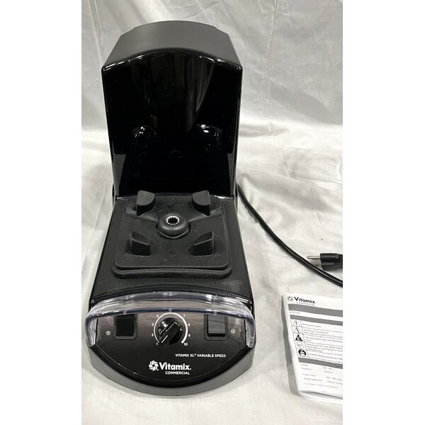 Scratch and Dent Vitamix 5205 XL 4.2 hp Variable Speed Blender with 1.5 Gallon Container - 120V
