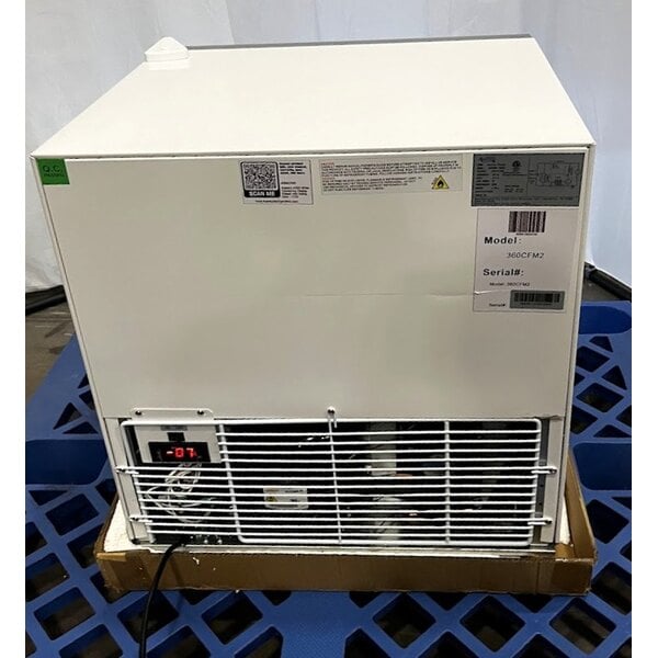 Scratch and Dent Avantco CFM2 White Customizable Countertop Display Freezer with Swing Door