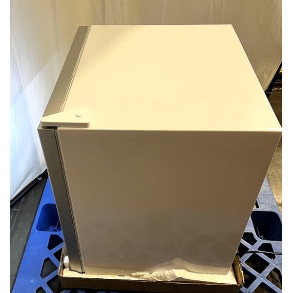 Scratch and Dent Avantco CFM2 White Customizable Countertop Display Freezer with Swing Door
