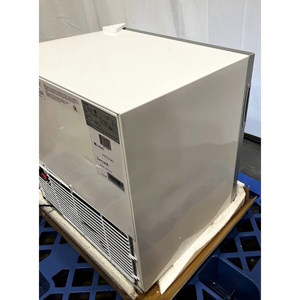 Scratch and Dent Avantco CFM2 White Customizable Countertop Display Freezer with Swing Door