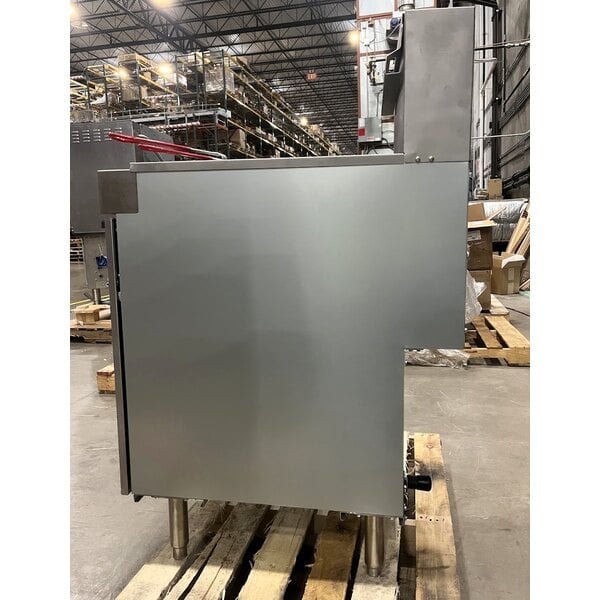 Scratch and Dent Vulcan LG300-1 35-40 lb. Natural Gas Floor Fryer - 90,000 BTU