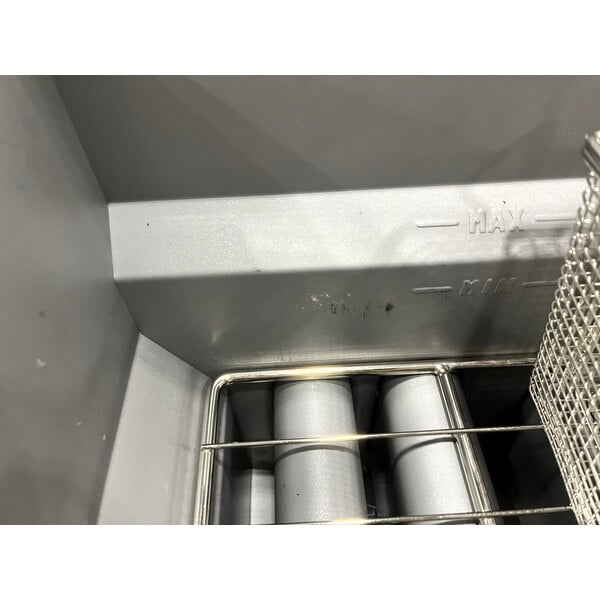 Scratch and Dent Vulcan LG300-1 35-40 lb. Natural Gas Floor Fryer - 90,000 BTU