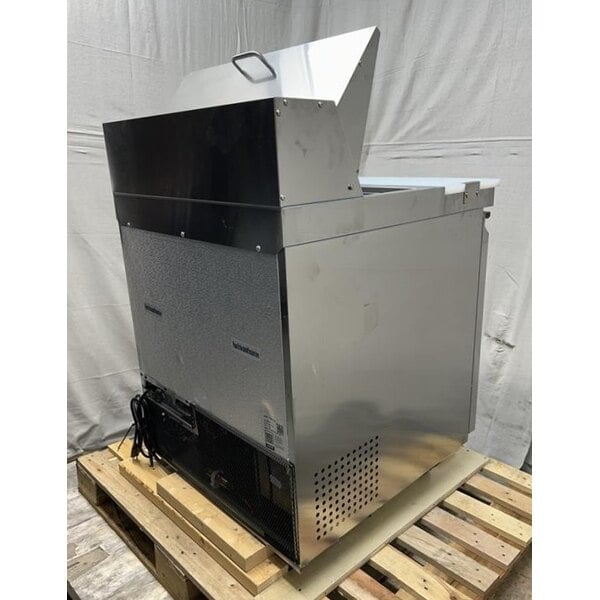 Scratch and Dent Avantco SS-PT-27-HC 27" 1 Door Stainless Steel Refrigerated Sandwich Prep Table