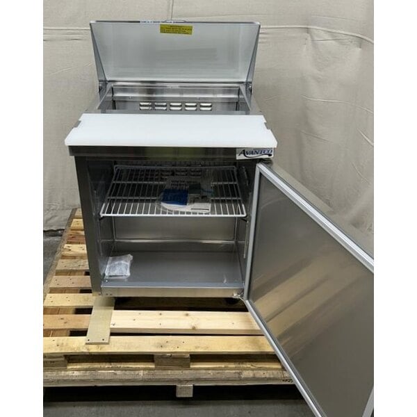 Scratch and Dent Avantco SS-PT-27-HC 27" 1 Door Stainless Steel Refrigerated Sandwich Prep Table