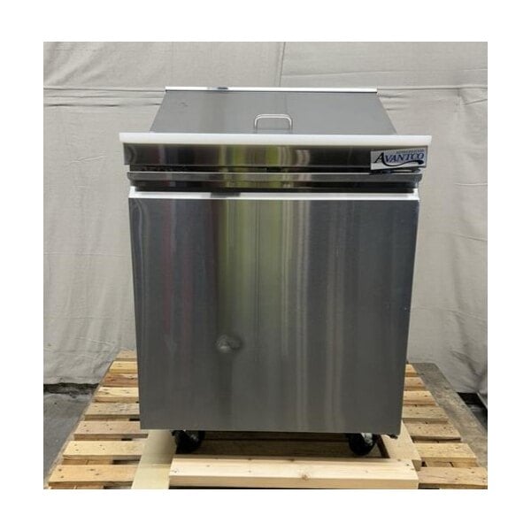Scratch and Dent Avantco SS-PT-27-HC 27" 1 Door Stainless Steel Refrigerated Sandwich Prep Table