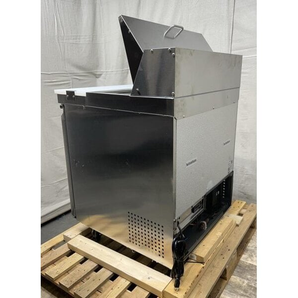 Scratch and Dent Avantco SS-PT-27-HC 27" 1 Door Stainless Steel Refrigerated Sandwich Prep Table