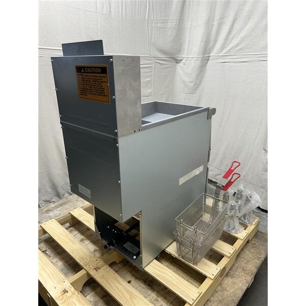 Scratch and Dent MainStreet Equipment Natural Gas 40 lb. Stainless Steel Floor Fryer - 90,000 BTU
