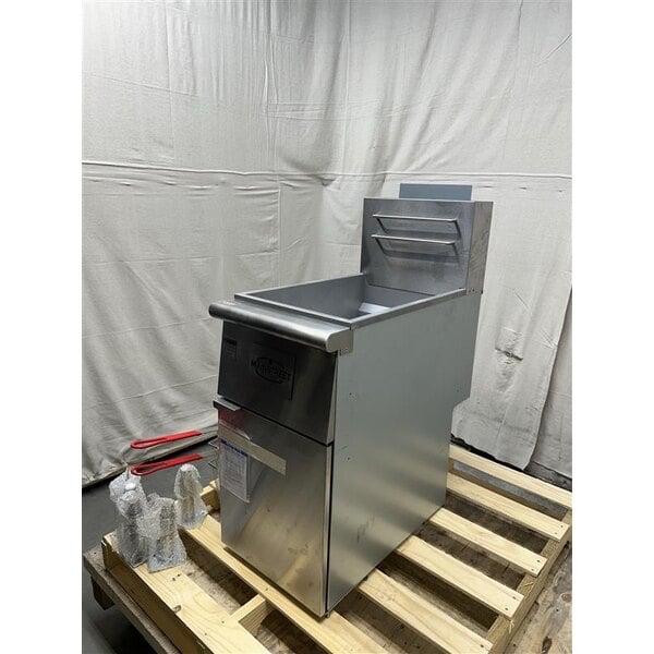 Scratch and Dent MainStreet Equipment Natural Gas 40 lb. Stainless Steel Floor Fryer - 90,000 BTU