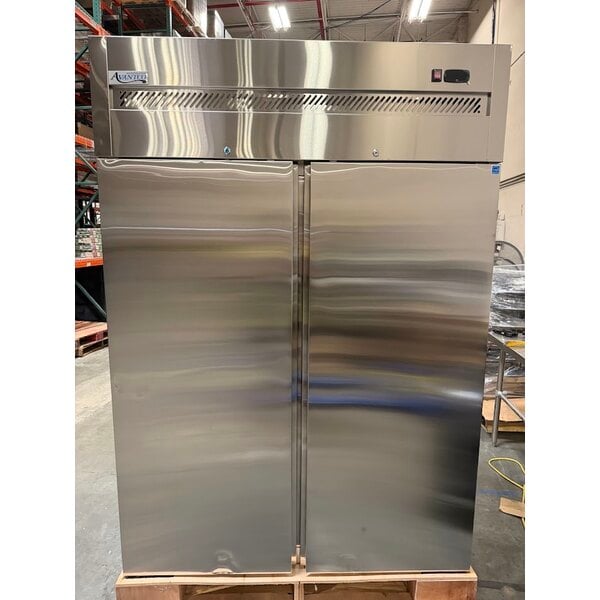 Scratch and Dent Avantco Z2-R-HC 54" Solid Door Stainless Steel Reach-In Refrigerator