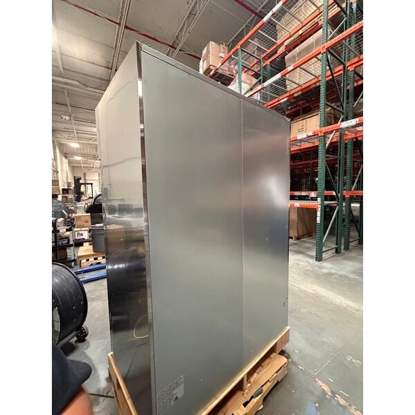Scratch and Dent Avantco Z2-R-HC 54" Solid Door Stainless Steel Reach-In Refrigerator