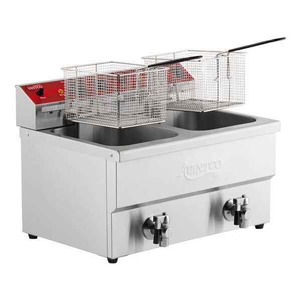 Scratch and Dent Avantco F202 30 lb. Dual Tank Medium-Duty Electric Countertop Fryer - 208-240V, 5400/7200W