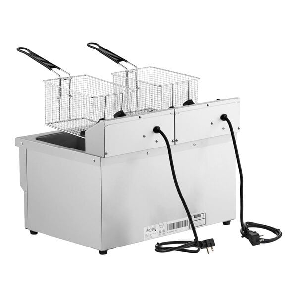 Scratch and Dent Avantco F202 30 lb. Dual Tank Medium-Duty Electric Countertop Fryer - 208-240V, 5400/7200W