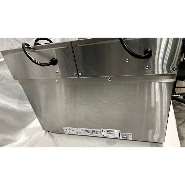 Scratch and Dent Avantco F202 30 lb. Dual Tank Medium-Duty Electric Countertop Fryer - 208-240V, 5400/7200W