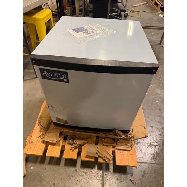 Scratch and Dent Avantco Ice MC-H-322-A 22" Air-Cooled Modular Half Cube Ice Machine - 350 lb., 115V
