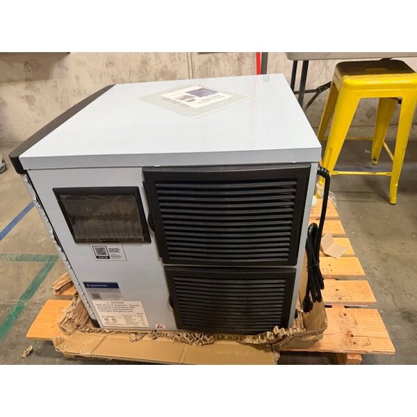 Scratch and Dent Avantco Ice MC-H-322-A 22" Air-Cooled Modular Half Cube Ice Machine - 350 lb., 115V