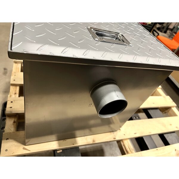 Scratch and Dent Regency 40 lb. 20 GPM Grease Trap with 3" Non-Threaded Connections - PDI Certified