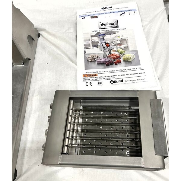Scratch and Dent Edlund XL-125 ARC! Manual Fruit and Vegetable Slicer with 1/4" Blades