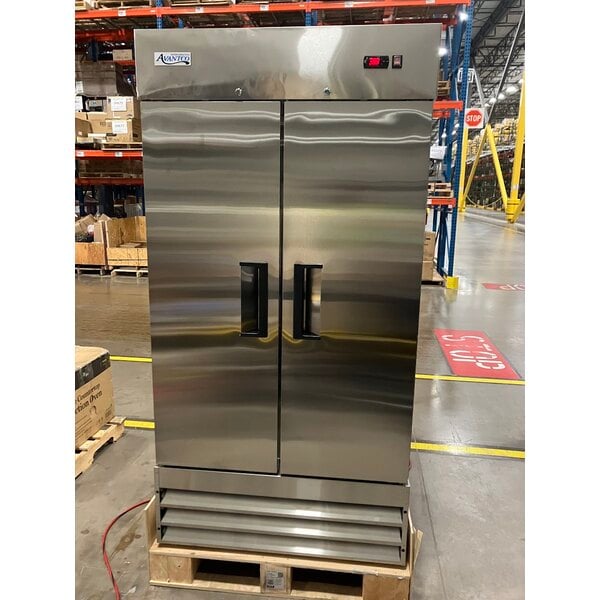 Scratch and Dent Avantco A-35R-HC 39 1/2" Solid Door Reach-In Refrigerator