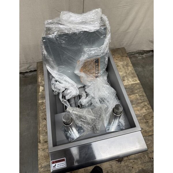 Scratch and Dent MainStreet Equipment Natural Gas 40 lb. Stainless Steel Floor Fryer - 90,000 BTU