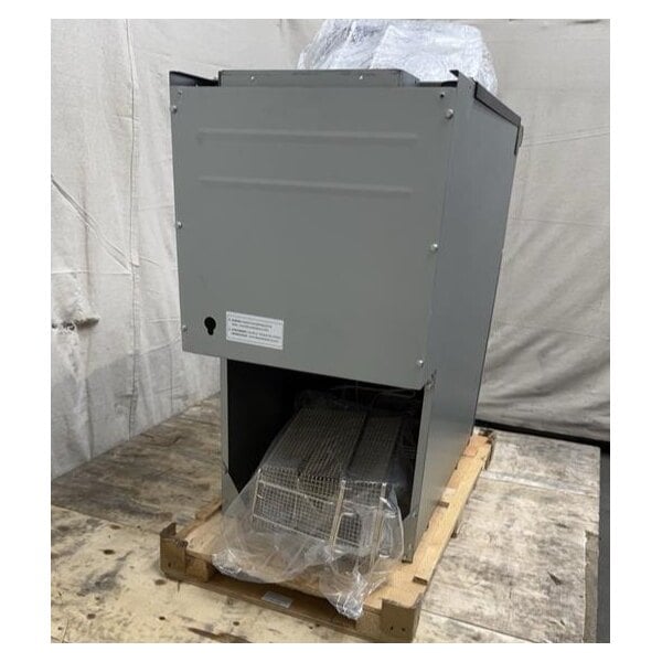 Scratch and Dent MainStreet Equipment Natural Gas 40 lb. Stainless Steel Floor Fryer - 90,000 BTU