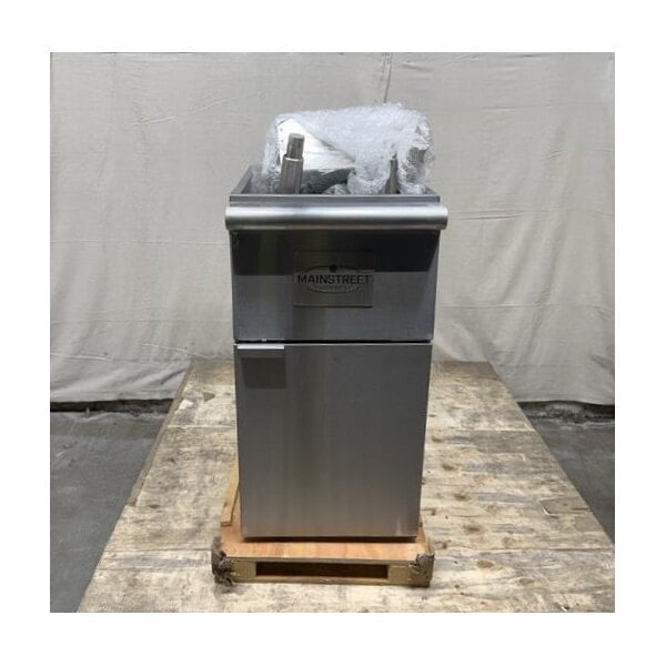 Scratch and Dent MainStreet Equipment Natural Gas 40 lb. Stainless Steel Floor Fryer - 90,000 BTU