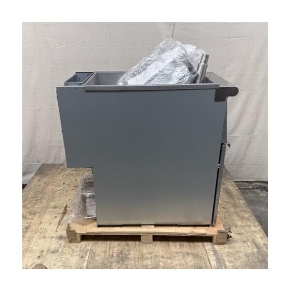 Scratch and Dent MainStreet Equipment Natural Gas 40 lb. Stainless Steel Floor Fryer - 90,000 BTU
