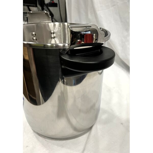 Scratch and Dent Monix 013206 Monix 50 Cup (25 Cup Raw) 12.66 qt. (12 Liter) Stainless Steel Pressure Cooker