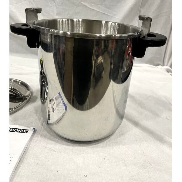 Scratch and Dent Monix 013206 Monix 50 Cup (25 Cup Raw) 12.66 qt. (12 Liter) Stainless Steel Pressure Cooker