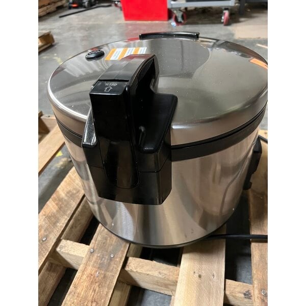 Scratch and Dent Proctor Silex 37560R 60 Cup (30 Cup Raw) Electric Rice Cooker / Warmer - 120V