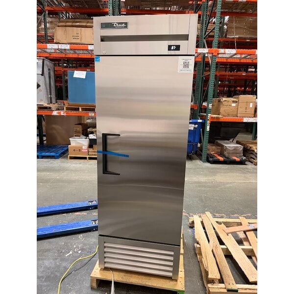Scratch and Dent True T-23-HC 27" Solid Door Reach-In Refrigerator