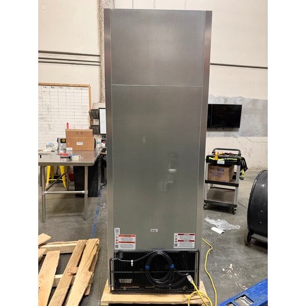 Scratch and Dent True T-23-HC 27" Solid Door Reach-In Refrigerator