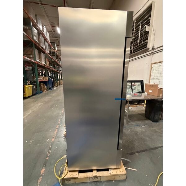 Scratch and Dent True T-23-HC 27" Solid Door Reach-In Refrigerator