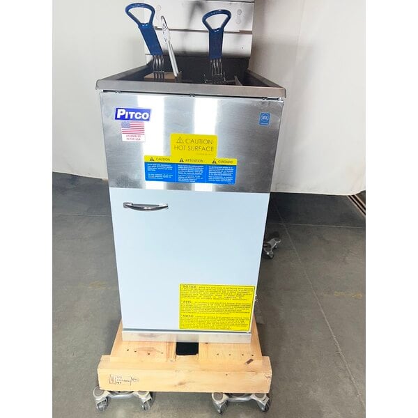 Scratch and Dent Pitco® 35C+S Natural Gas 35-40 lb. Stainless Steel Floor Fryer