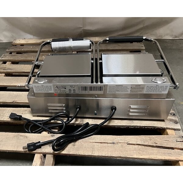 Scratch and Dent Avantco PG400 Commercial Dual Panini Sandwich Grill with Grooved Plates and 19 5/8" x 9 1/8" Cooking Surface - 120V, 3500W
