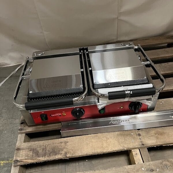 Scratch and Dent Avantco PG400 Commercial Dual Panini Sandwich Grill with Grooved Plates and 19 5/8" x 9 1/8" Cooking Surface - 120V, 3500W