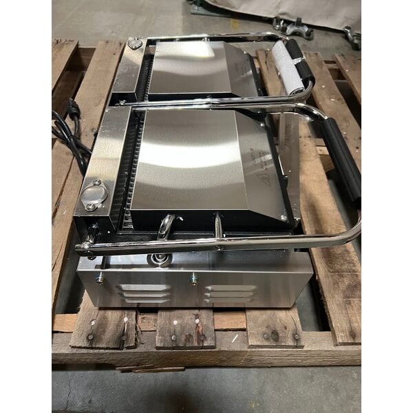 Scratch and Dent Avantco PG400 Commercial Dual Panini Sandwich Grill with Grooved Plates and 19 5/8" x 9 1/8" Cooking Surface - 120V, 3500W