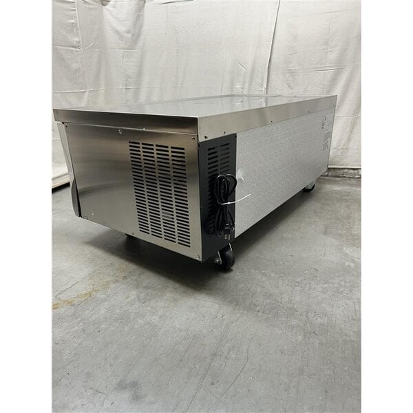 Scratch and Dent Avantco CBE-60-HC 60" 2 Drawer Refrigerated Chef Base
