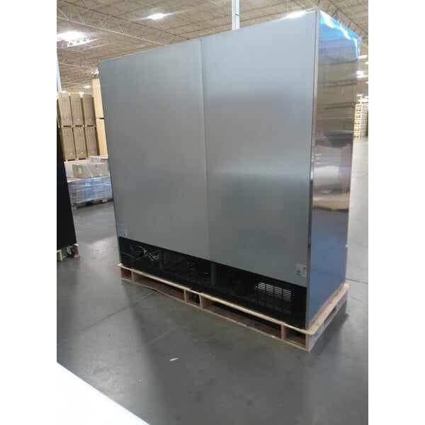 Scratch and Dent Avantco SS-3R-HC 81 5/16" Stainless Steel Solid Door Reach-In Refrigerator