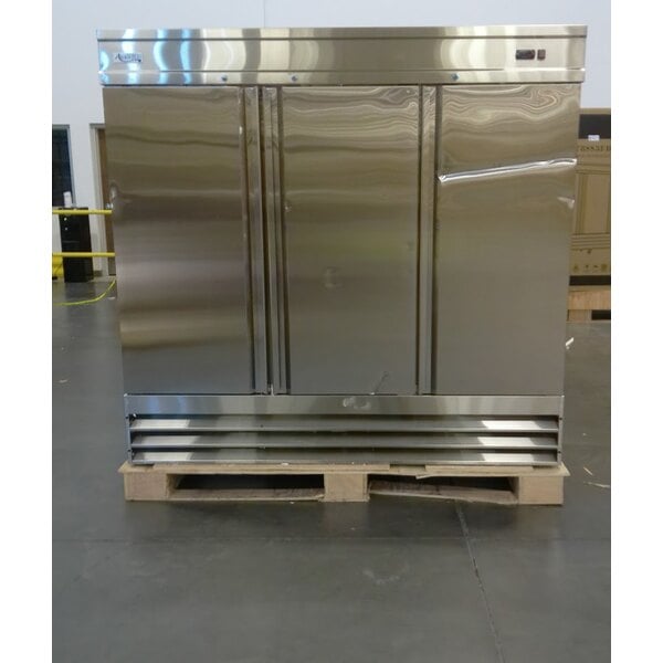 Scratch and Dent Avantco SS-3R-HC 81 5/16" Stainless Steel Solid Door Reach-In Refrigerator