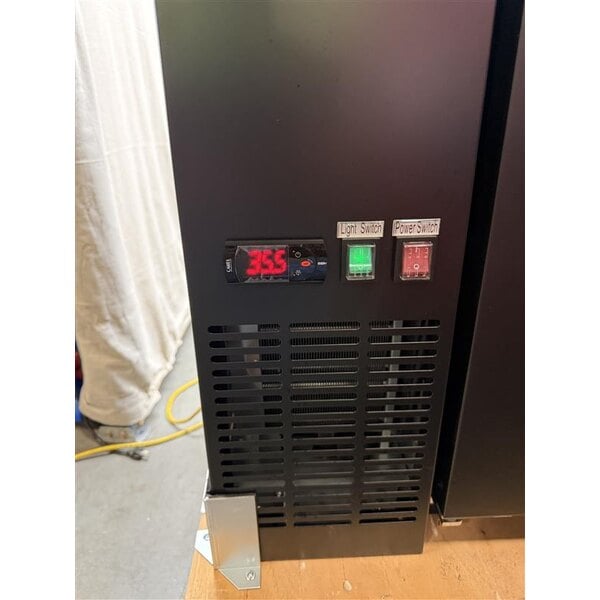 Scratch and Dent Avantco Black Kegerator / Beer Dispenser with 2 Quadruple Tap Towers (3) 1/2 Keg Capacity