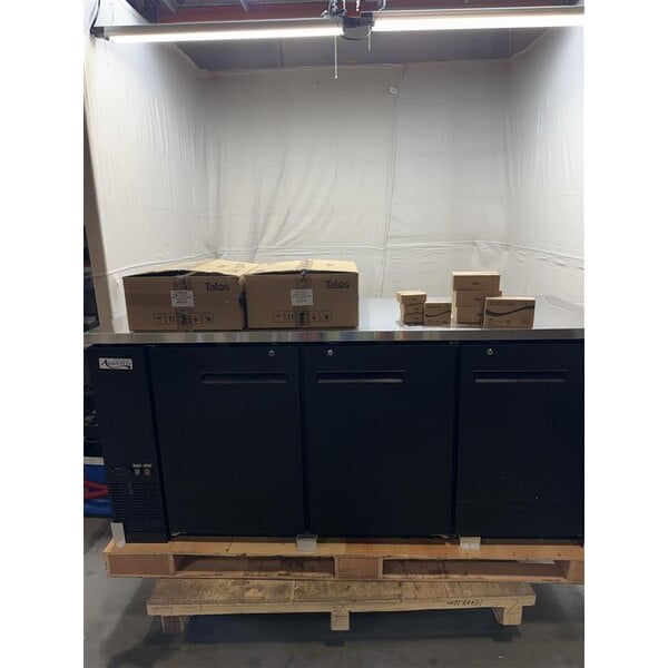 Scratch and Dent Avantco Black Kegerator / Beer Dispenser with 2 Quadruple Tap Towers (3) 1/2 Keg Capacity