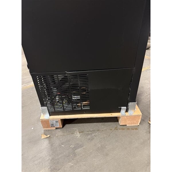 Scratch and Dent Avantco Black Kegerator / Beer Dispenser with 2 Quadruple Tap Towers (3) 1/2 Keg Capacity