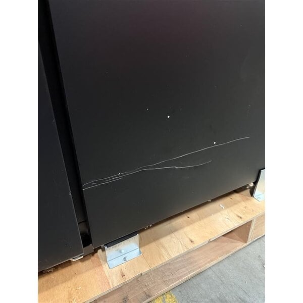 Scratch and Dent Avantco Black Kegerator / Beer Dispenser with 2 Quadruple Tap Towers (3) 1/2 Keg Capacity