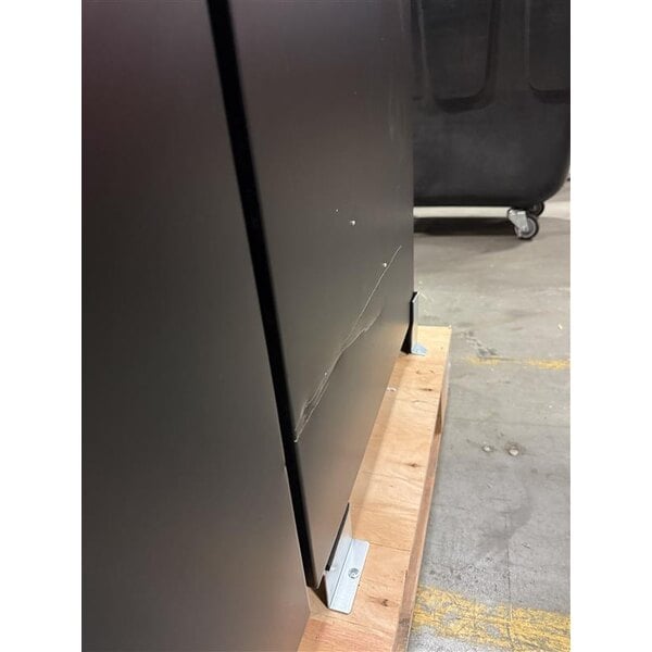 Scratch and Dent Avantco Black Kegerator / Beer Dispenser with 2 Quadruple Tap Towers (3) 1/2 Keg Capacity