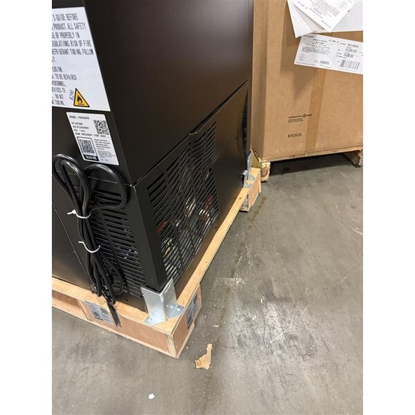 Scratch and Dent Avantco Black Kegerator / Beer Dispenser with 2 Quadruple Tap Towers (3) 1/2 Keg Capacity