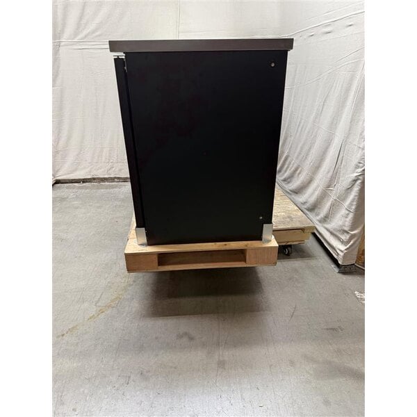 Scratch and Dent Avantco Black Kegerator / Beer Dispenser with 2 Quadruple Tap Towers (3) 1/2 Keg Capacity