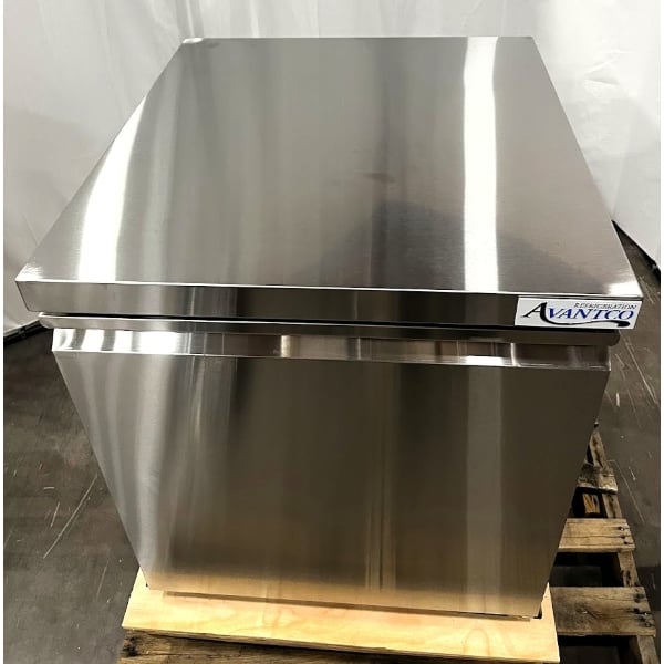 Scratch and Dent Avantco SS-UC-27R-HC 27" Undercounter Refrigerator